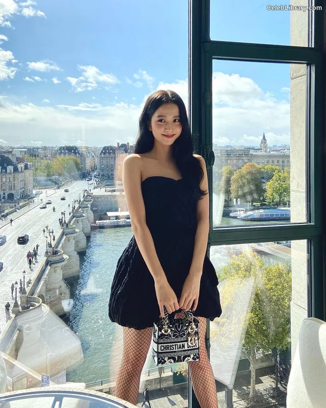 Jisoo - BLΛƆKPIИK ( BLACKPINK ) photo 11 of 2451