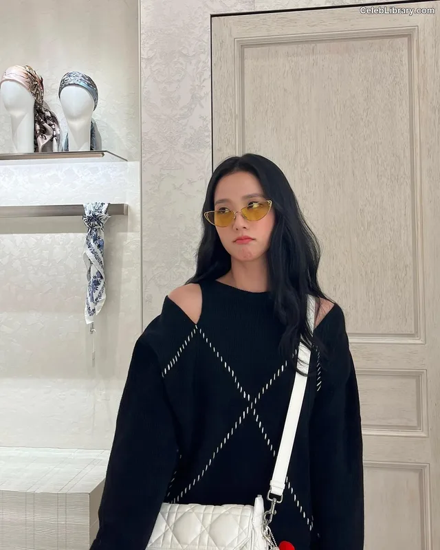 Jisoo - BLΛƆKPIИK ( BLACKPINK ) photo 16 of 2451