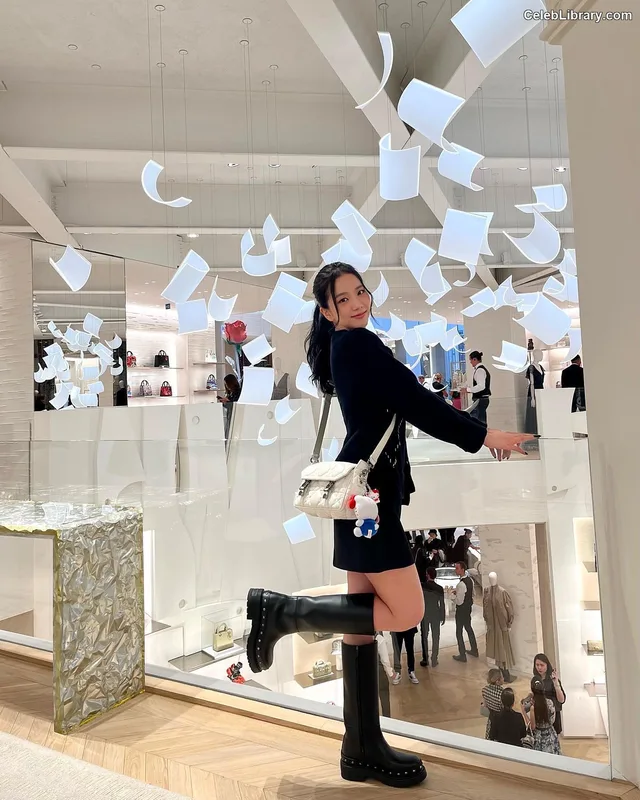 Jisoo - BLΛƆKPIИK ( BLACKPINK ) photo 17 of 2451
