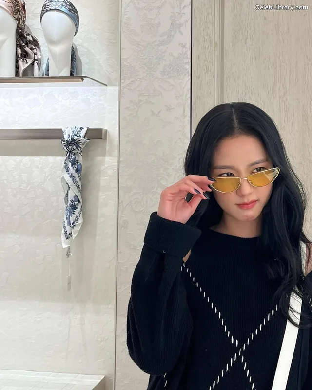 Jisoo - BLΛƆKPIИK ( BLACKPINK ) photo 19 of 2451