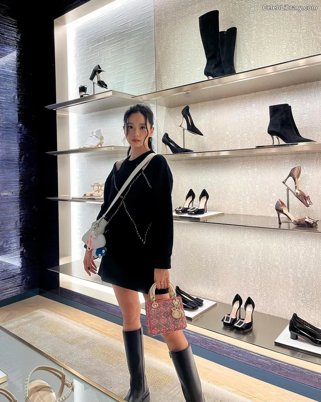 Jisoo - BLΛƆKPIИK ( BLACKPINK ) photo 21 of 2451