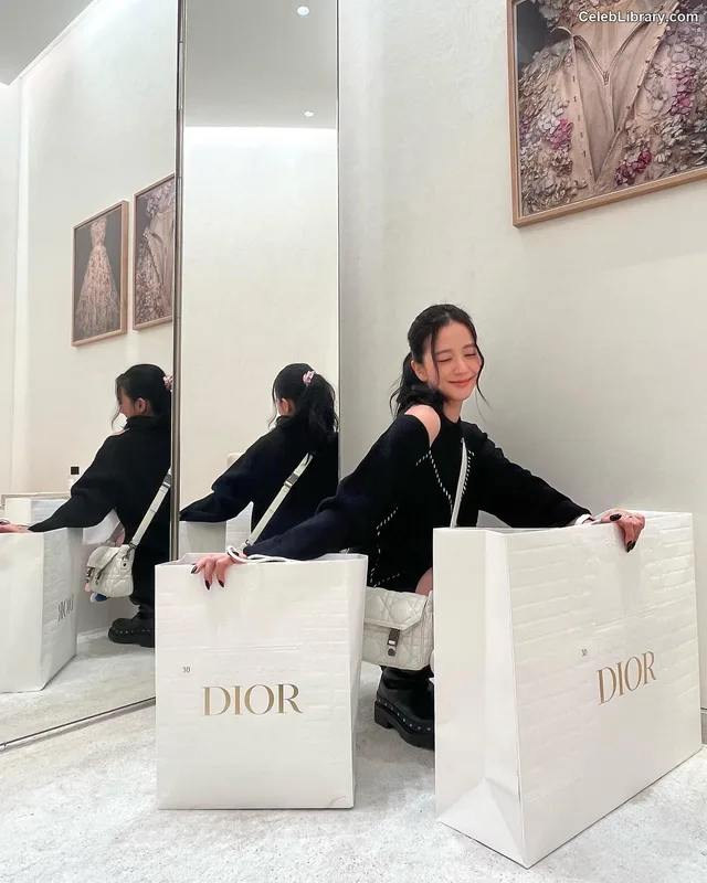 Jisoo - BLΛƆKPIИK ( BLACKPINK ) photo 23 of 2451