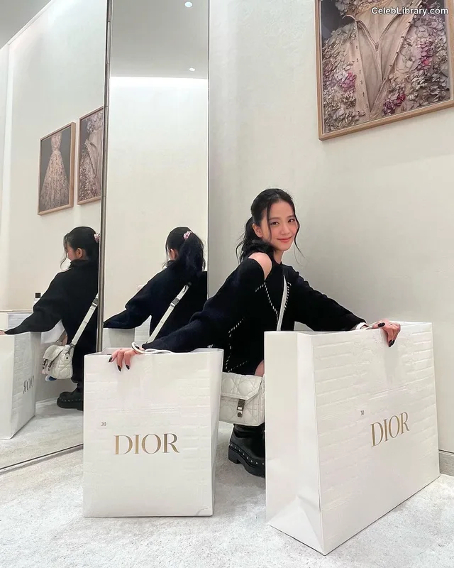 Jisoo - BLΛƆKPIИK ( BLACKPINK ) photo 24 of 2451