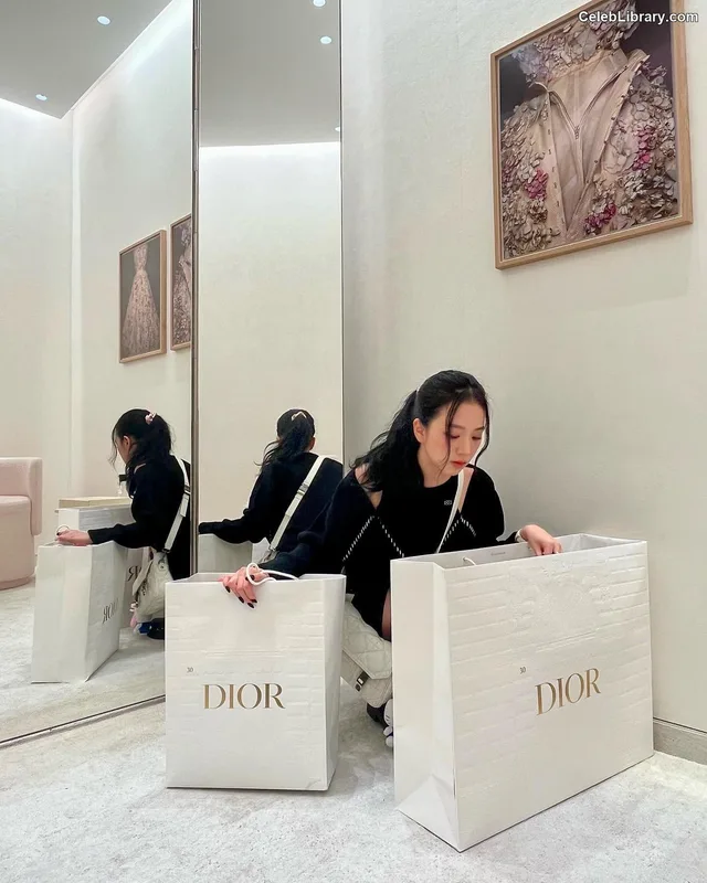 Jisoo - BLΛƆKPIИK ( BLACKPINK ) photo 1 of 2451