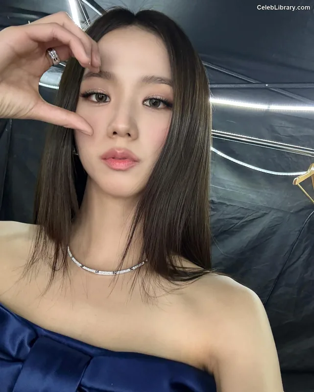 Jisoo - BLΛƆKPIИK ( BLACKPINK ) photo 9 of 2451