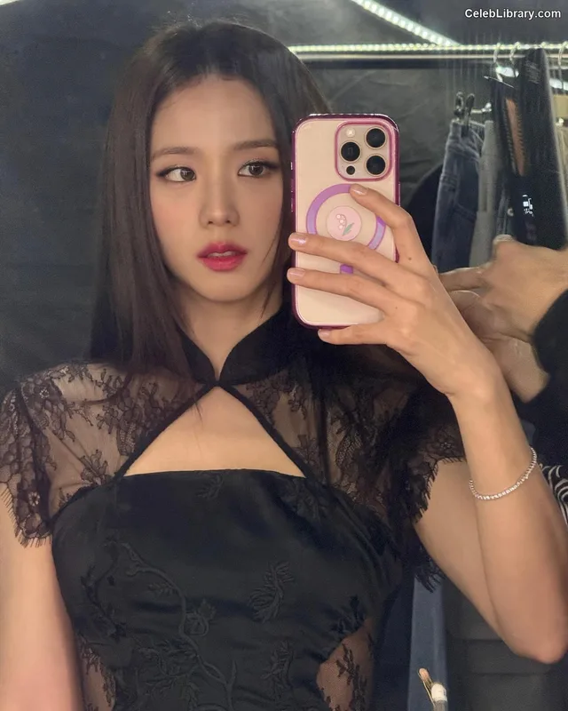 Jisoo - BLΛƆKPIИK ( BLACKPINK ) photo 12 of 2451