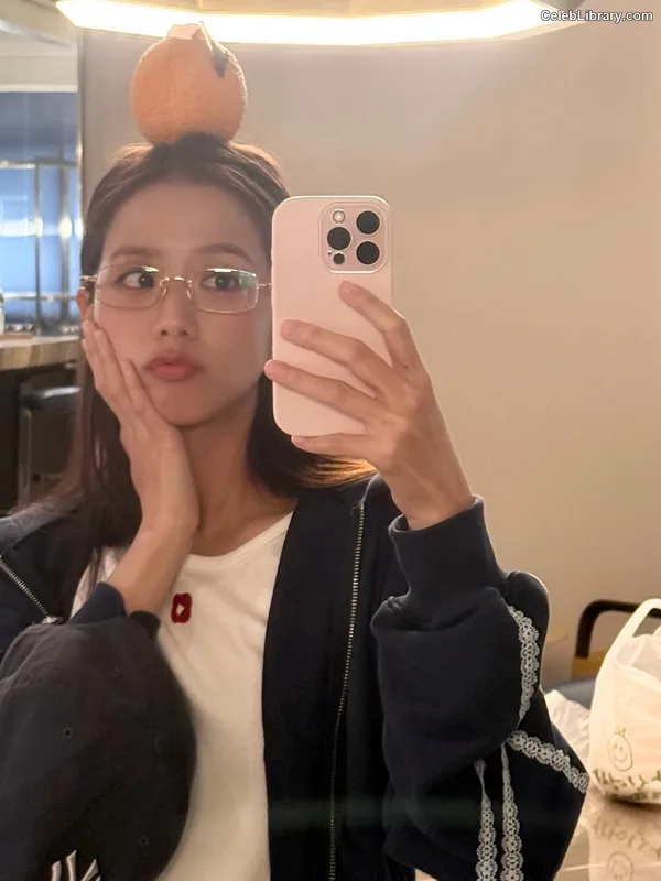 Jisoo - BLΛƆKPIИK ( BLACKPINK ) photo 19 of 2451