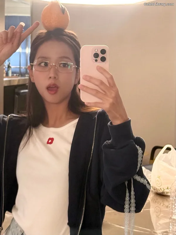 Jisoo - BLΛƆKPIИK ( BLACKPINK ) photo 21 of 2451