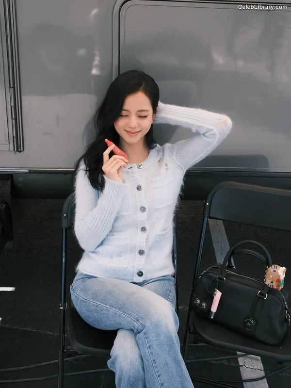 Jisoo - BLΛƆKPIИK ( BLACKPINK ) photo 24 of 2451