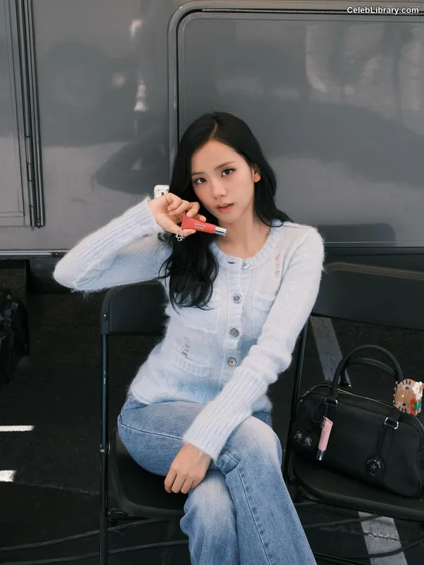 Jisoo  - BLΛƆKPIИK ( BLACKPINK ) photo 3 of 2451
