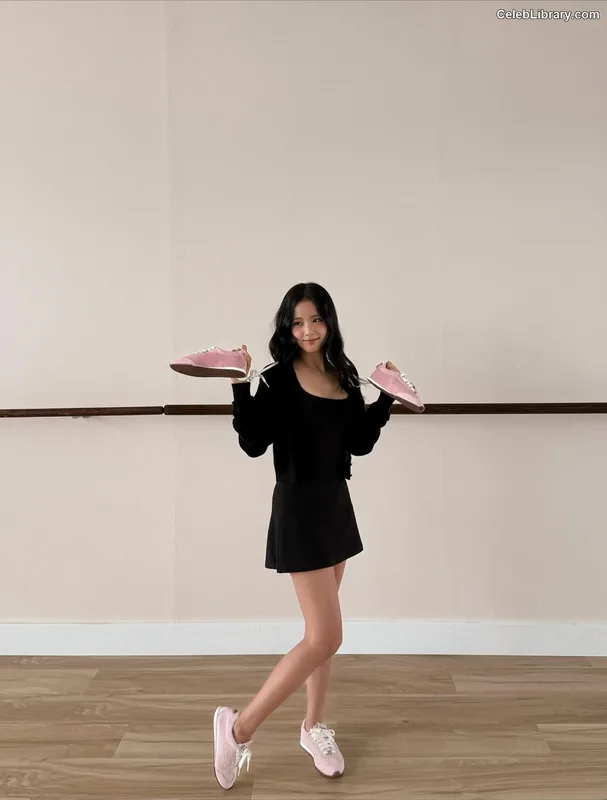 Jisoo  - BLΛƆKPIИK ( BLACKPINK ) photo 12 of 2451
