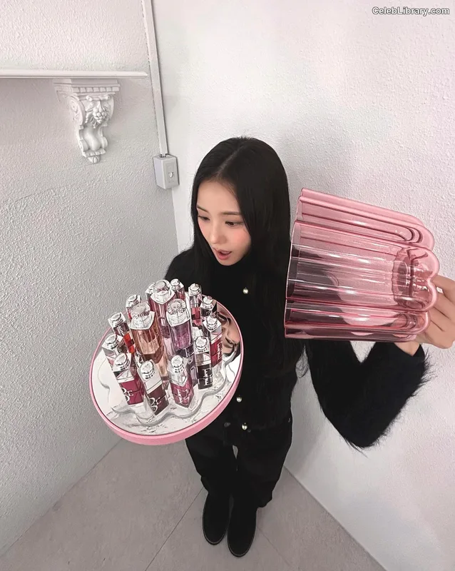 Jisoo  - BLΛƆKPIИK ( BLACKPINK ) photo 15 of 2451