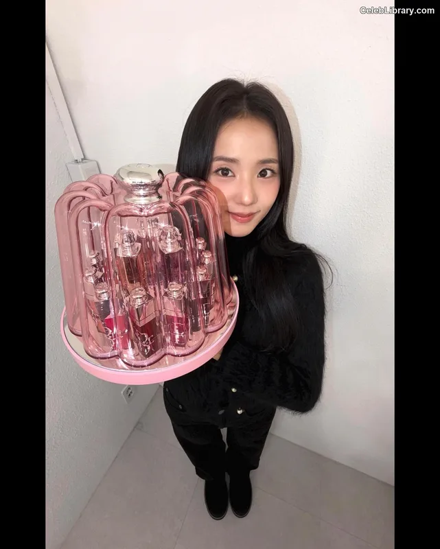 Jisoo  - BLΛƆKPIИK ( BLACKPINK ) photo 16 of 2451
