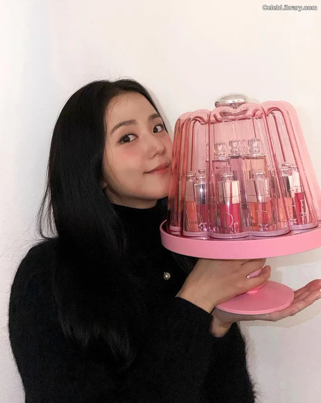 Jisoo  - BLΛƆKPIИK ( BLACKPINK ) photo 17 of 2451