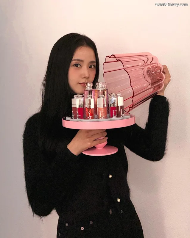 Jisoo  - BLΛƆKPIИK ( BLACKPINK ) photo 19 of 2451