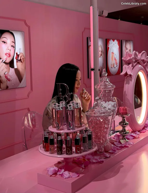 Jisoo  - BLΛƆKPIИK ( BLACKPINK ) photo 22 of 2451