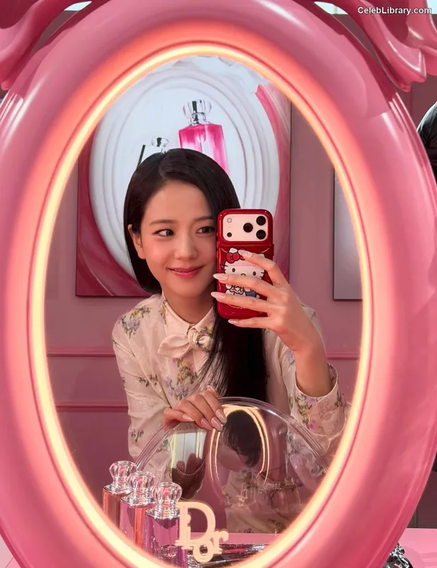 Jisoo  - BLΛƆKPIИK ( BLACKPINK ) photo 23 of 2451