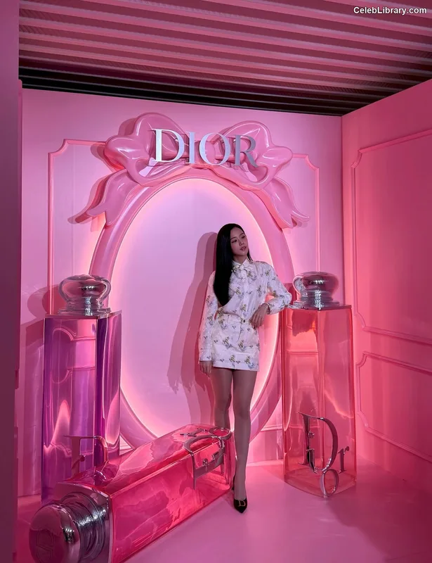 Jisoo  - BLΛƆKPIИK ( BLACKPINK ) photo 2 of 2451