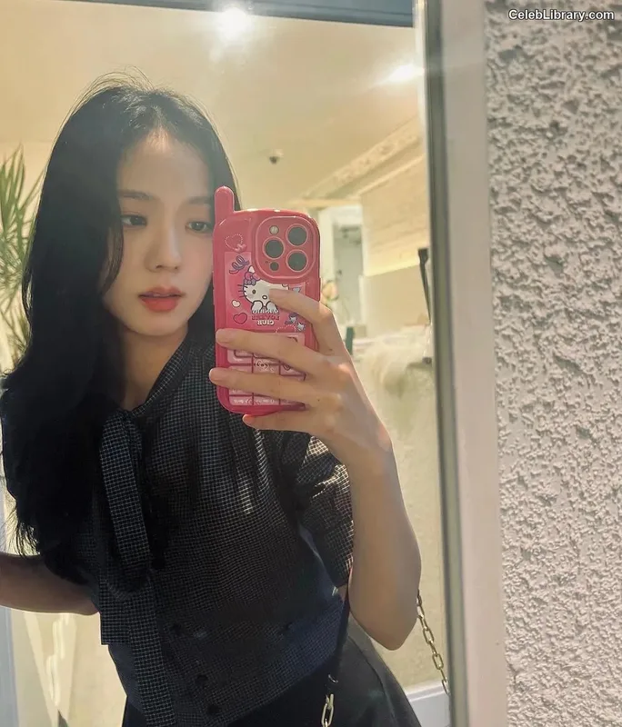 Jisoo  - BLΛƆKPIИK ( BLACKPINK ) photo 13 of 2451