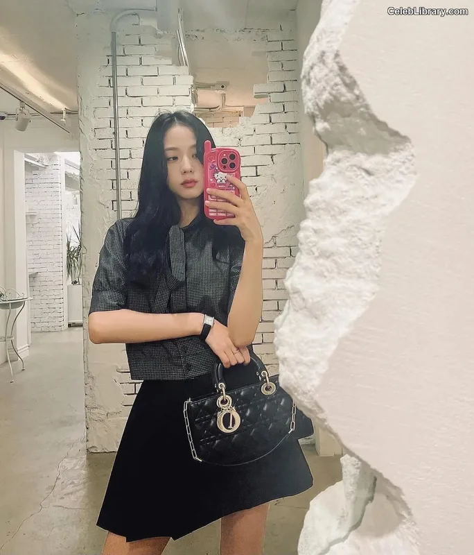 Jisoo  - BLΛƆKPIИK ( BLACKPINK ) photo 15 of 2451