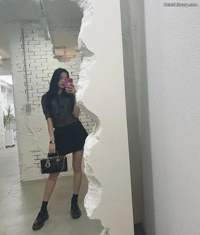 Jisoo  - BLΛƆKPIИK ( BLACKPINK ) photo 16 of 2451