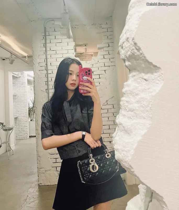Jisoo  - BLΛƆKPIИK ( BLACKPINK ) photo 18 of 2451