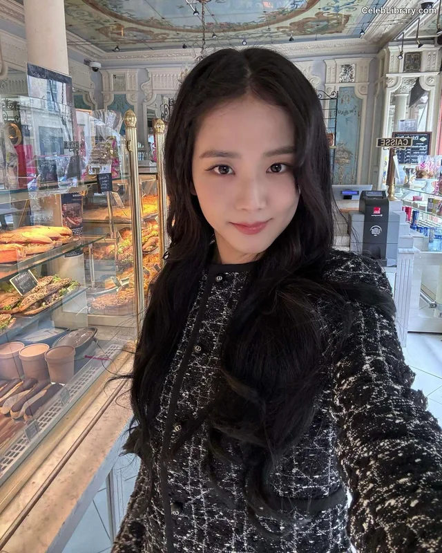 Jisoo  - BLΛƆKPIИK ( BLACKPINK ) photo 22 of 2451