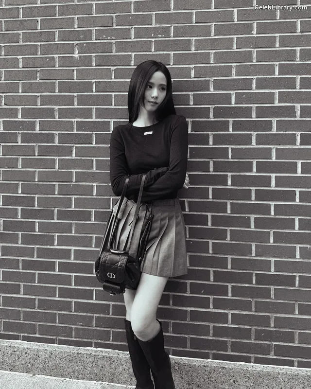 Jisoo  - BLΛƆKPIИK ( BLACKPINK ) photo 24 of 2451
