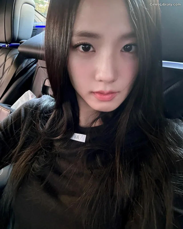 Jisoo  - BLΛƆKPIИK ( BLACKPINK ) photo 1 of 2451