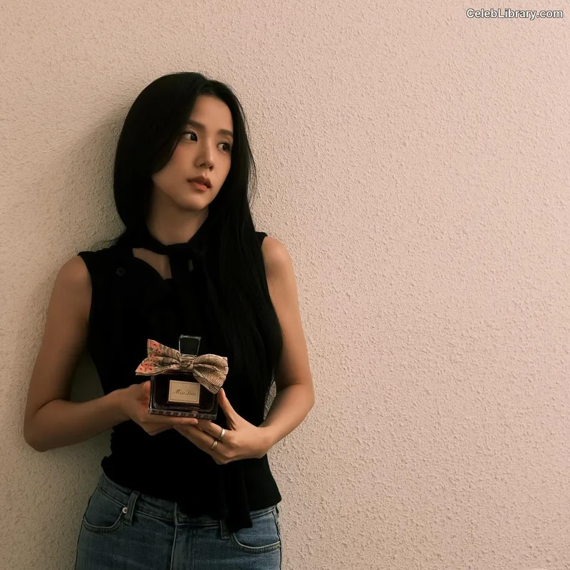 Jisoo  - BLΛƆKPIИK ( BLACKPINK ) photo 5 of 2451