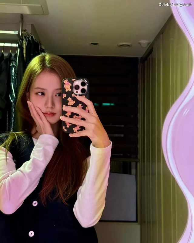 Jisoo  - BLΛƆKPIИK ( BLACKPINK ) photo 8 of 2451