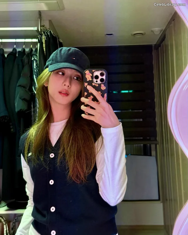 Jisoo  - BLΛƆKPIИK ( BLACKPINK ) photo 10 of 2451