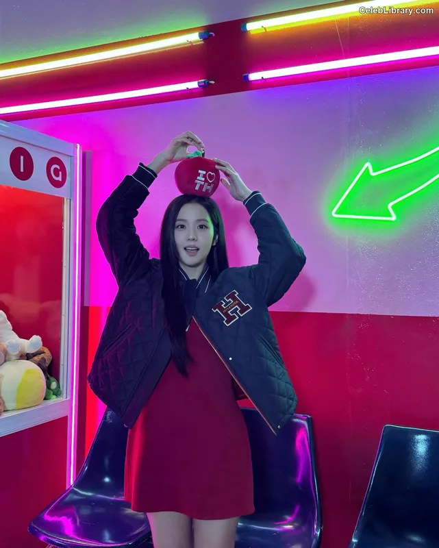 Jisoo  - BLΛƆKPIИK ( BLACKPINK ) photo 13 of 2451