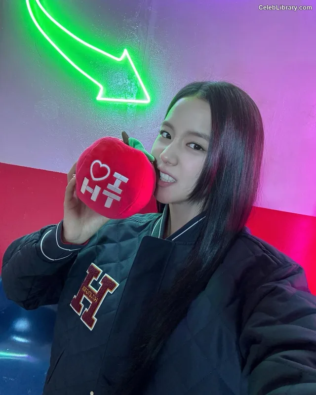 Jisoo  - BLΛƆKPIИK ( BLACKPINK ) photo 14 of 2451