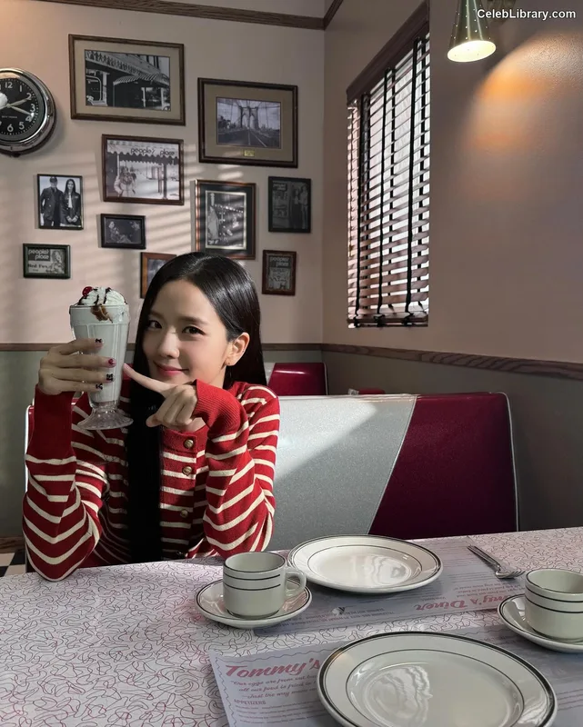 Jisoo  - BLΛƆKPIИK ( BLACKPINK ) photo 18 of 2451