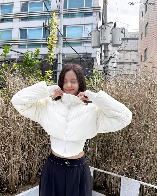 Jisoo  - BLΛƆKPIИK ( BLACKPINK ) photo 21 of 2451