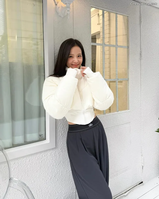 Jisoo  - BLΛƆKPIИK ( BLACKPINK ) photo 22 of 2451