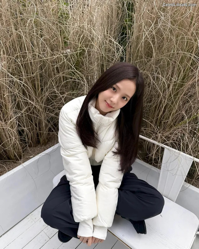 Jisoo  - BLΛƆKPIИK ( BLACKPINK ) photo 1 of 2451