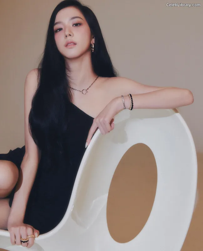 Jisoo  - BLΛƆKPIИK ( BLACKPINK ) photo 15 of 2451
