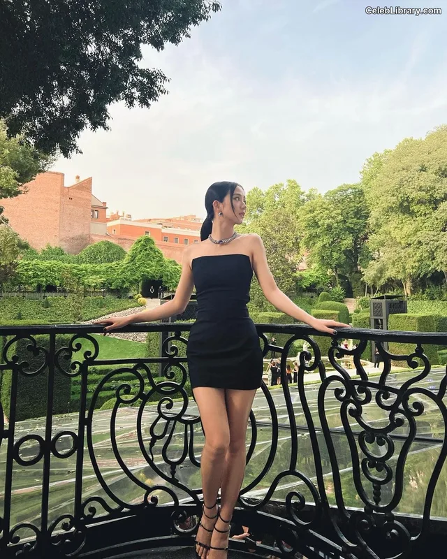 Jisoo  - BLΛƆKPIИK ( BLACKPINK ) photo 1 of 2451