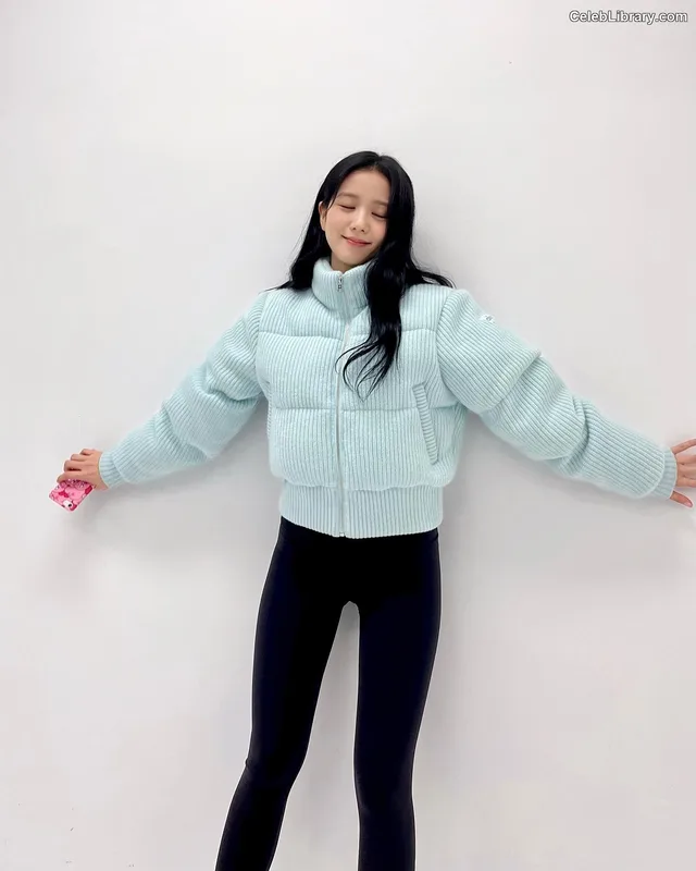 Jisoo  - BLΛƆKPIИK ( BLACKPINK ) photo 10 of 2451