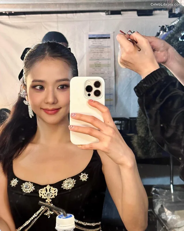Jisoo  - BLΛƆKPIИK ( BLACKPINK ) photo 22 of 2451