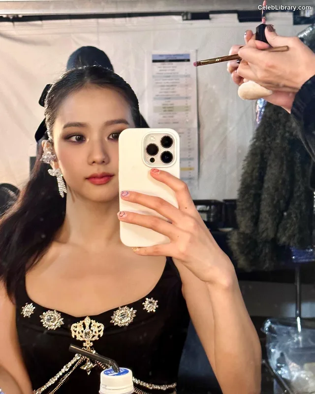 Jisoo  - BLΛƆKPIИK ( BLACKPINK ) photo 3 of 2451
