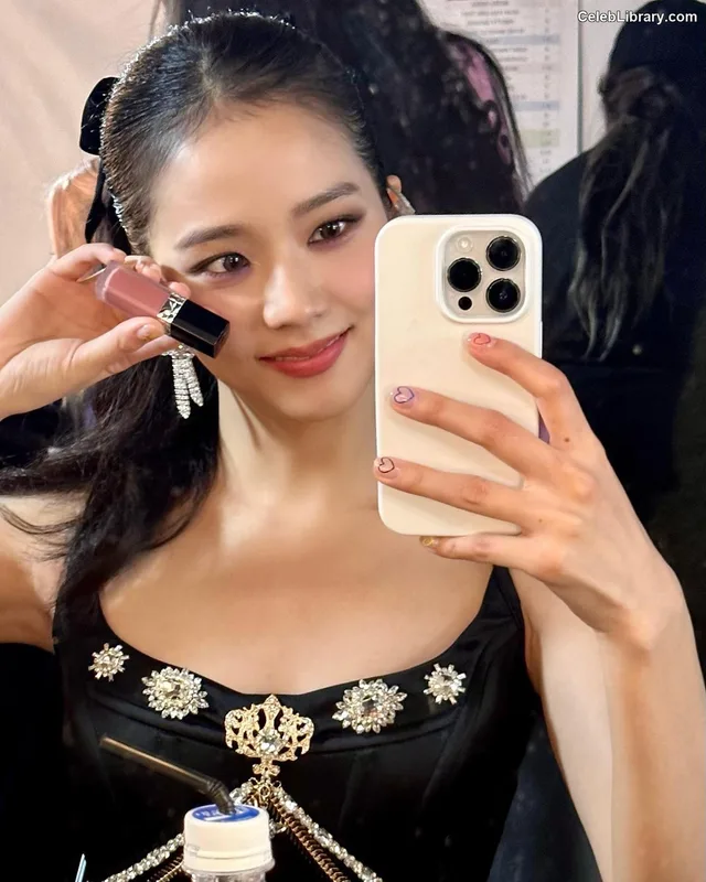 Jisoo  - BLΛƆKPIИK ( BLACKPINK ) photo 4 of 2451