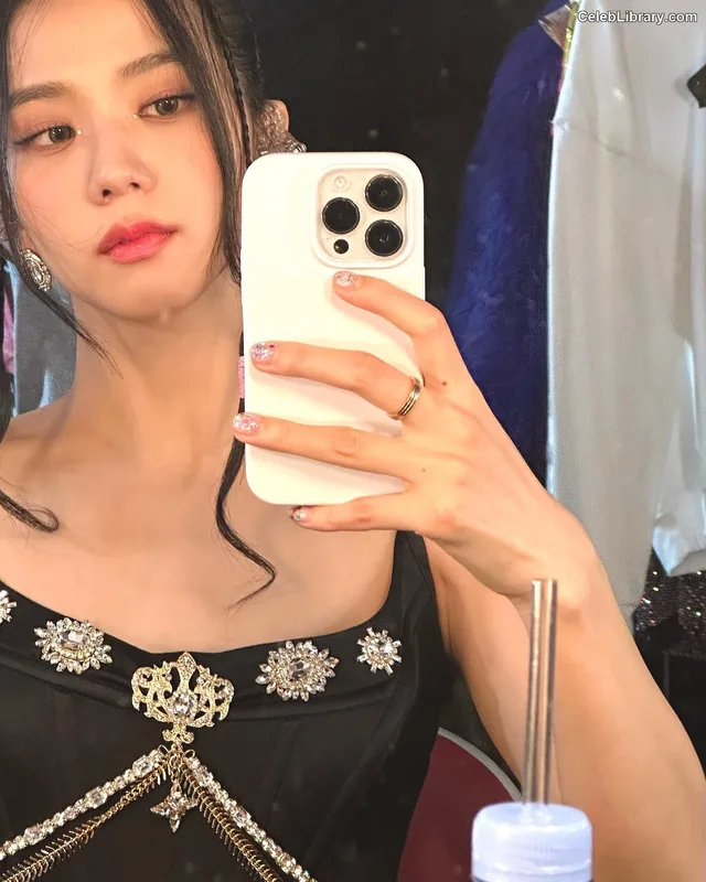 Jisoo  - BLΛƆKPIИK ( BLACKPINK ) photo 12 of 2451