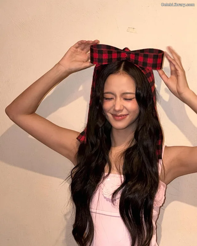 Jisoo  - BLΛƆKPIИK ( BLACKPINK ) photo 8 of 2451