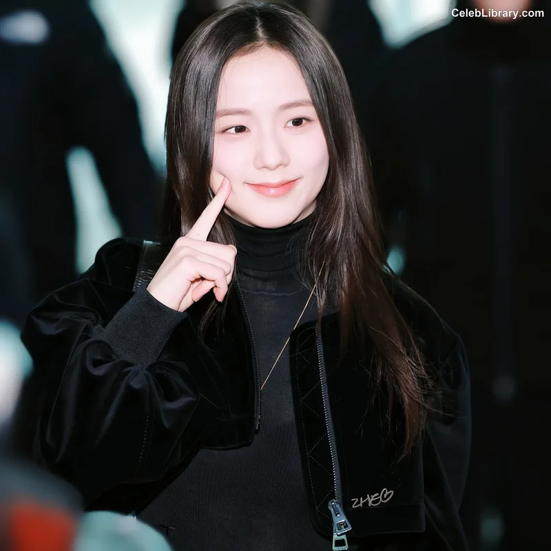 Jisoo  - BLΛƆKPIИK ( BLACKPINK ) photo 2 of 2451