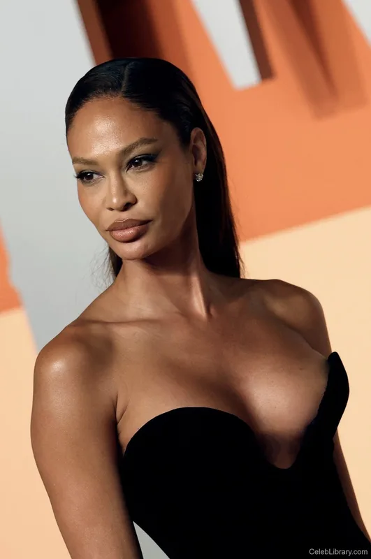 Joan Smalls photo 20 of 60