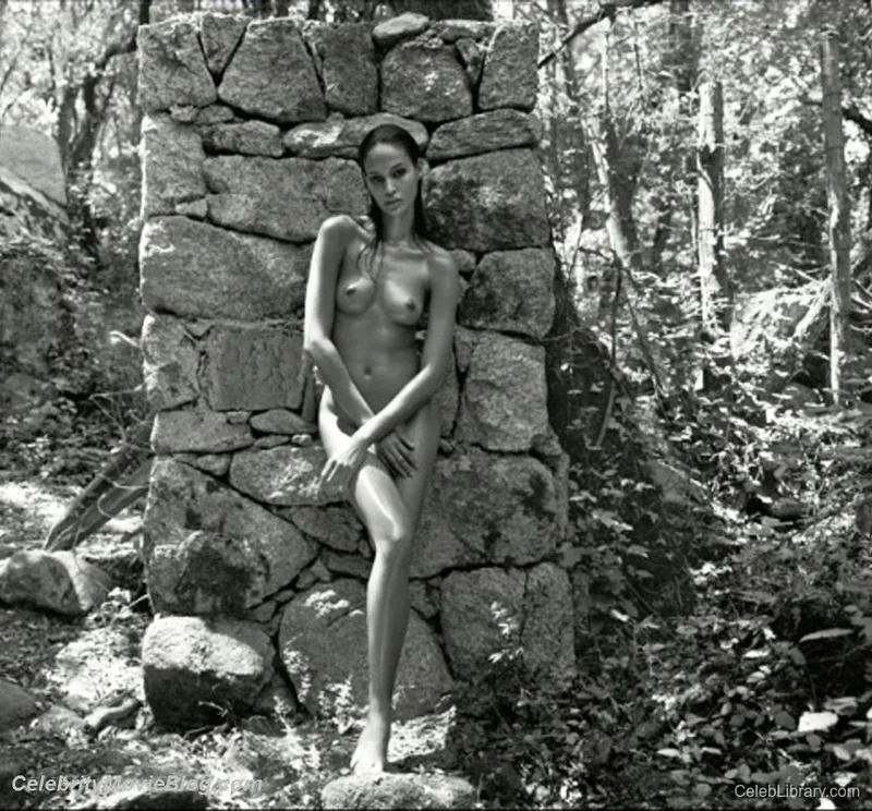 Joan Smalls photo 23 of 60