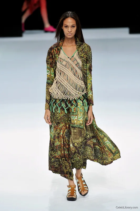 Joan Smalls photo 2 of 60